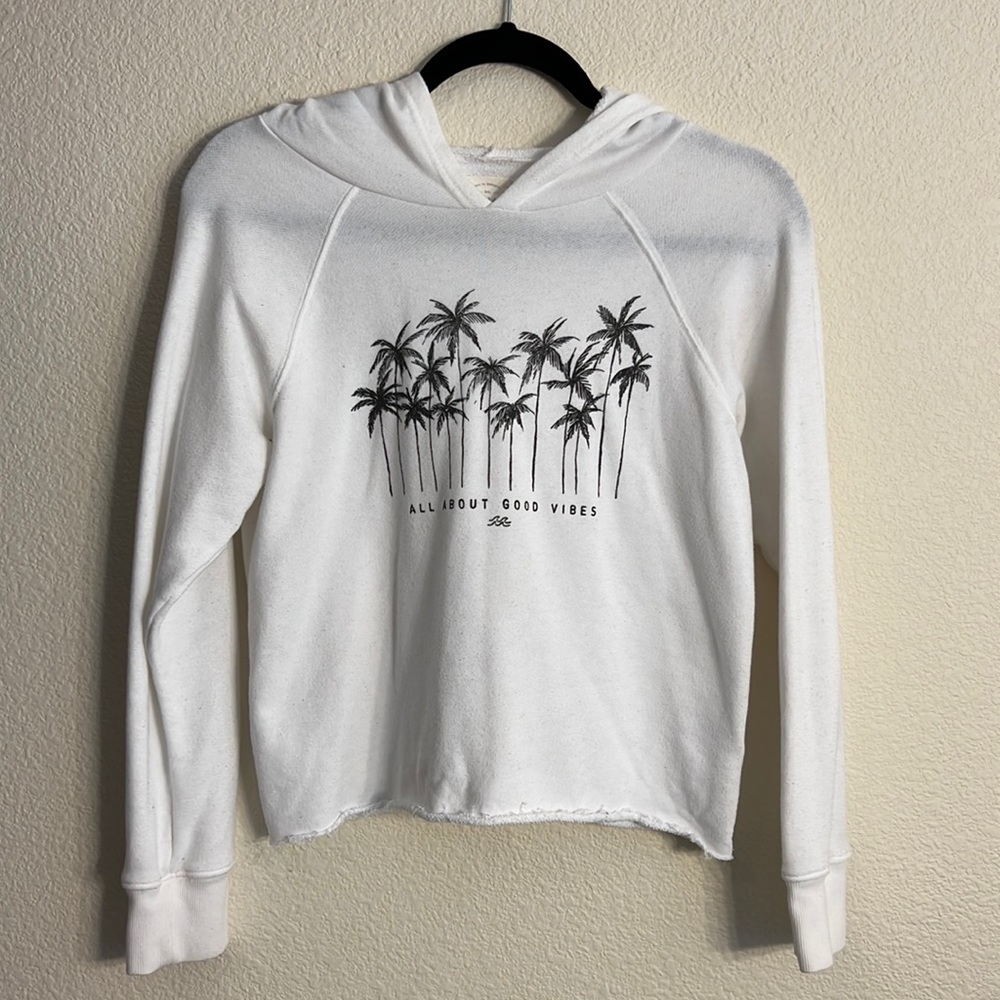 Billabong long sleeve cropped hooded sweatshirt size YL but can fit an adult XS